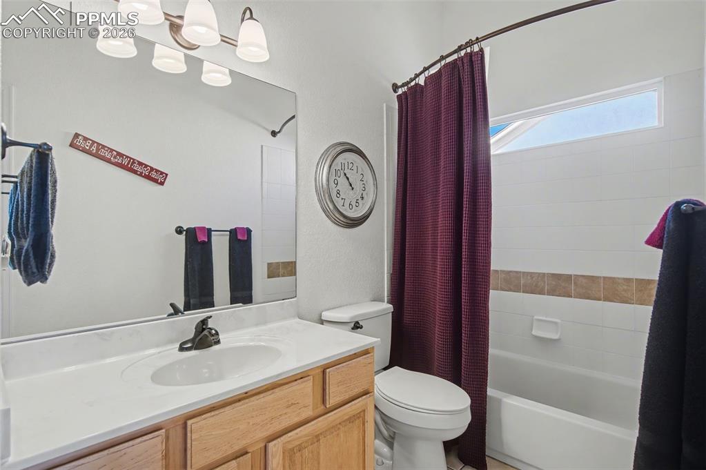 Image 36 of 48: Bathroom