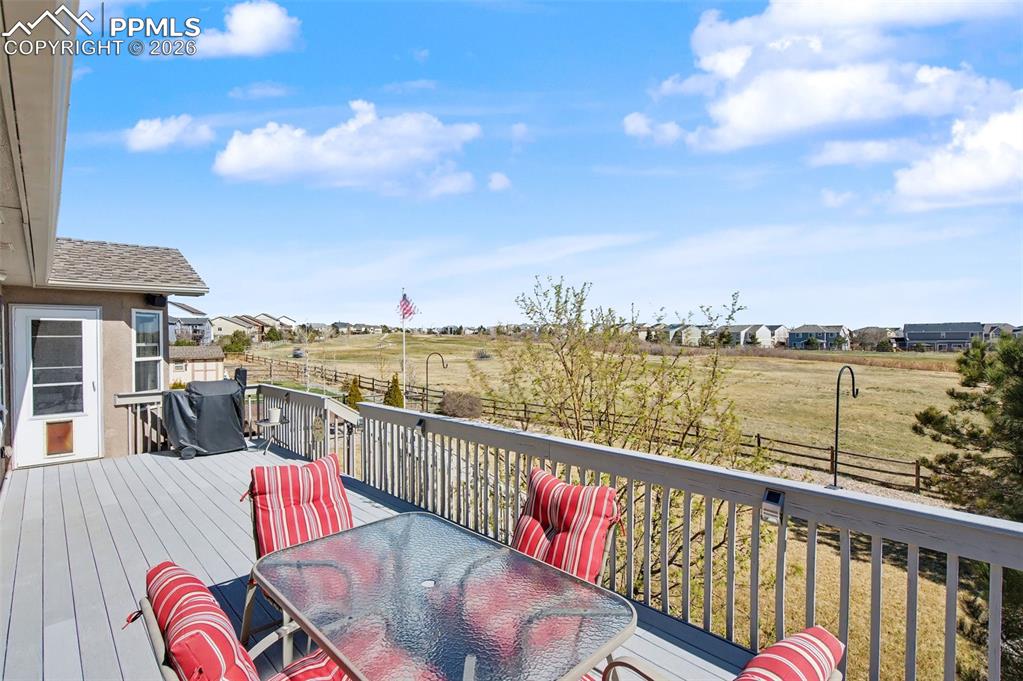 Image 47 of 48: Deck