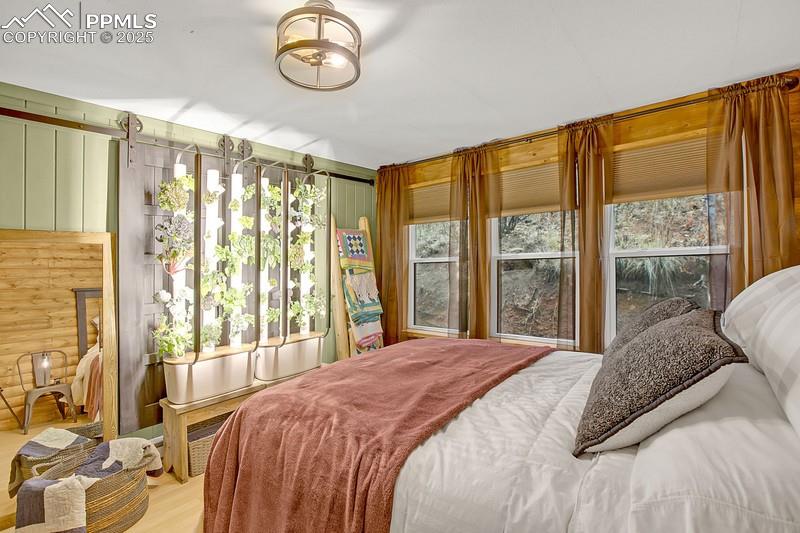 Image 21 of 27: View of bedroom