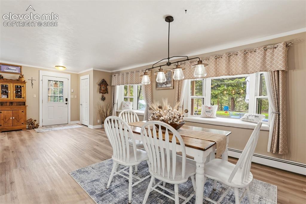 Image 10 of 50: Dining Room