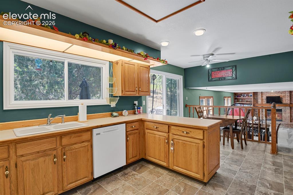 Image 11 of 38: Kitchen