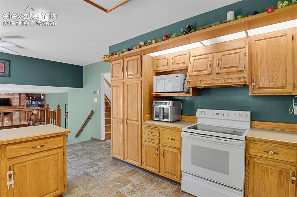 Image 13 of 38: Kitchen