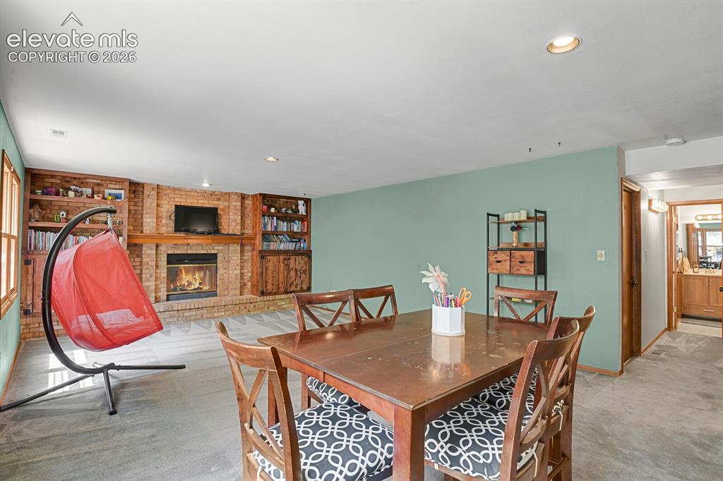 Image 17 of 38: Dining Area