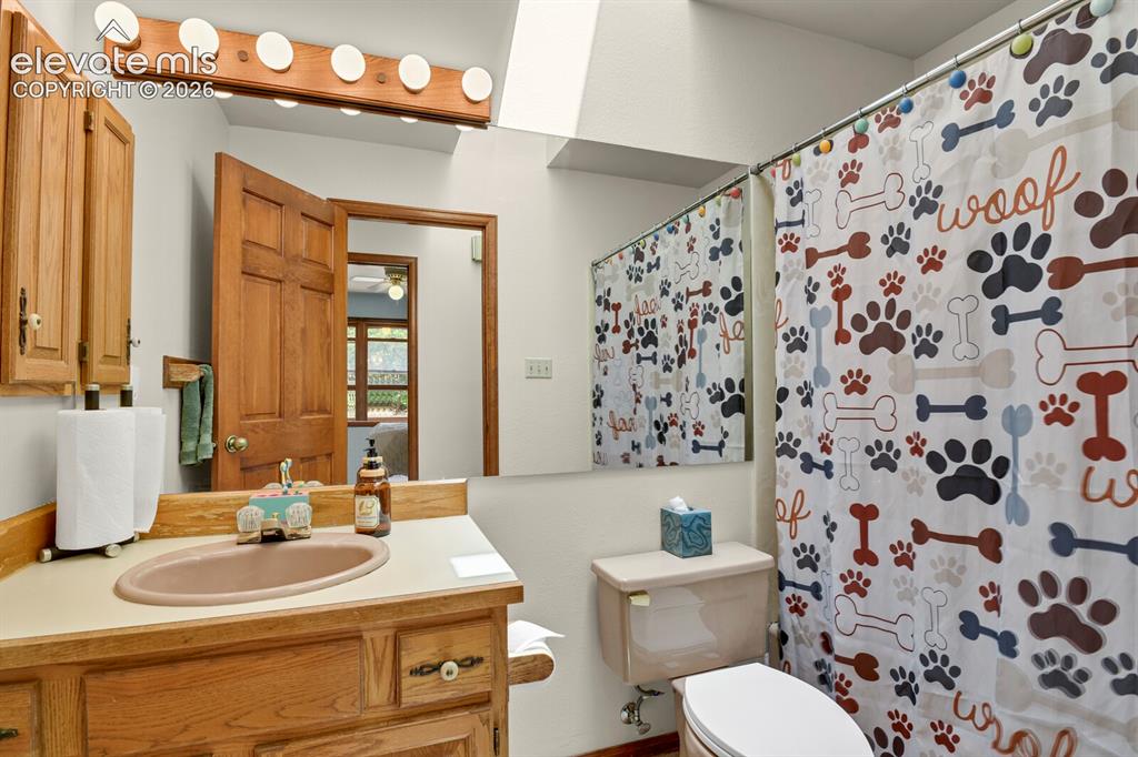Image 26 of 38: Bathroom