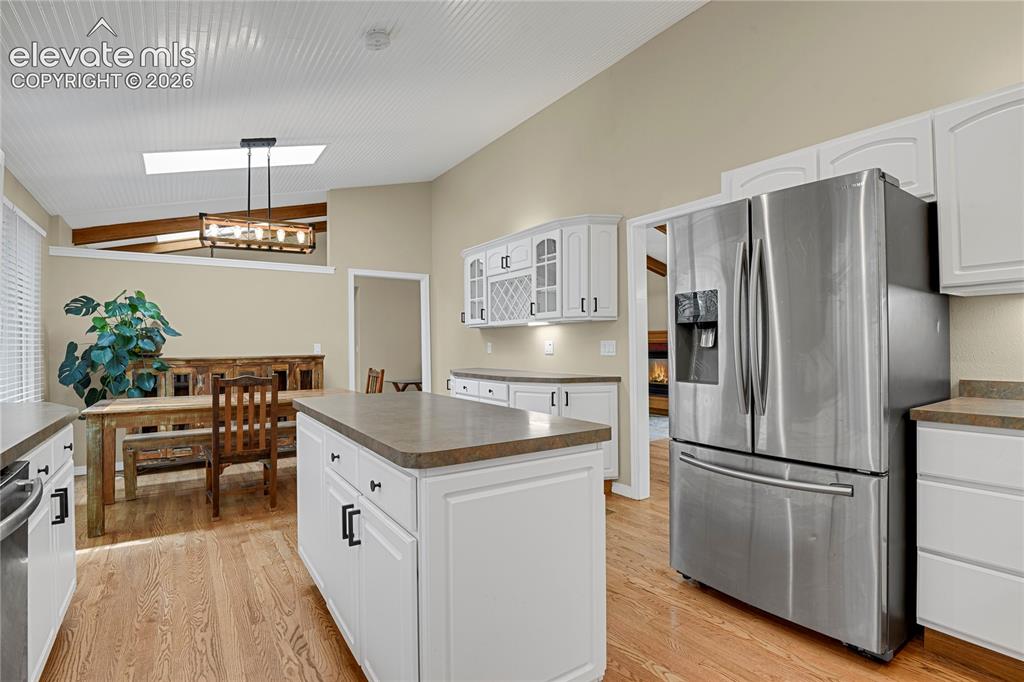 Image 16 of 50: Kitchen