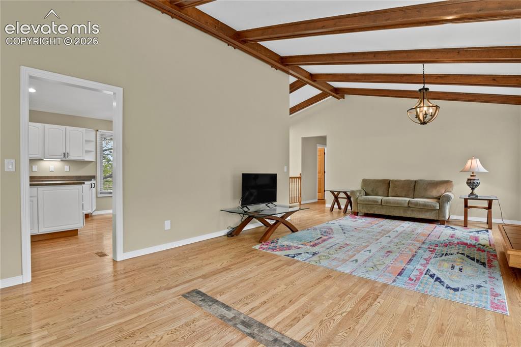 Image 8 of 50: Living Room