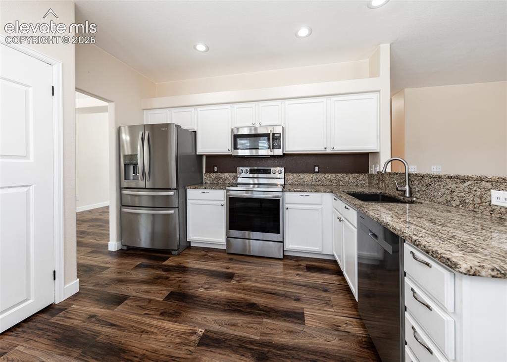 Image 10 of 49: Kitchen