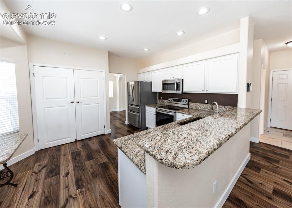 Image 11 of 49: Kitchen