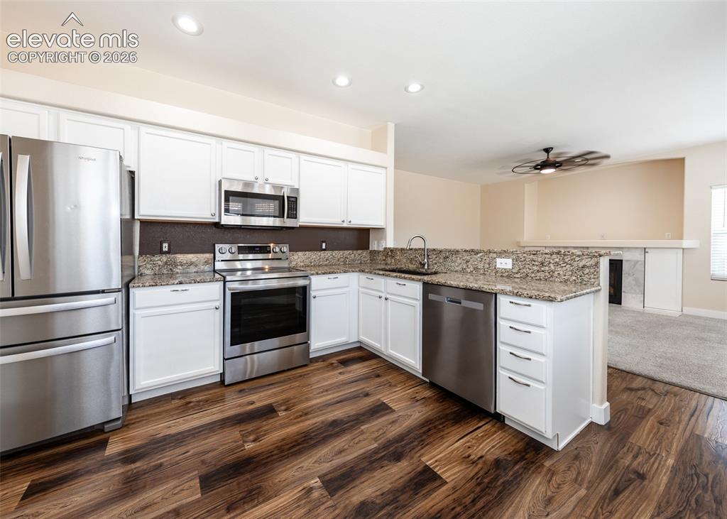 Image 12 of 49: Kitchen