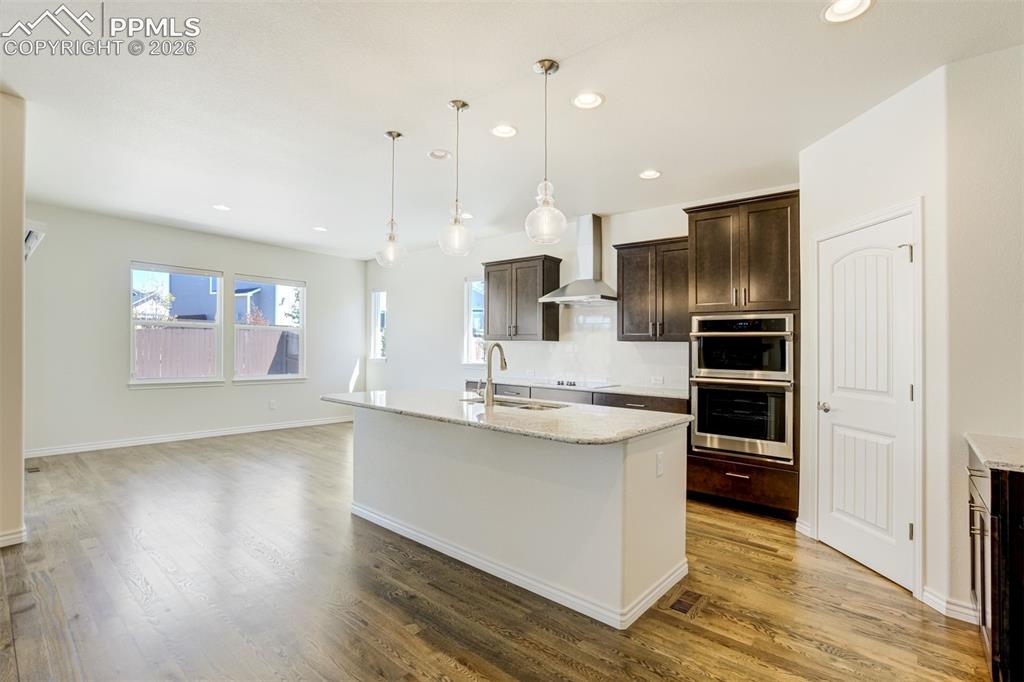 Image 11 of 50: Kitchen