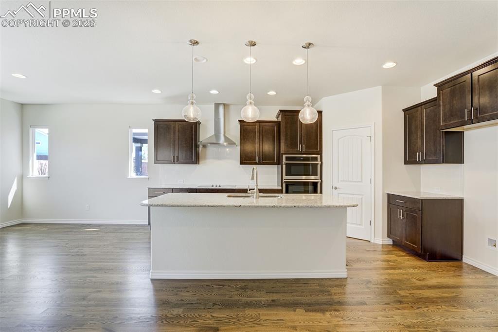 Image 12 of 50: Kitchen