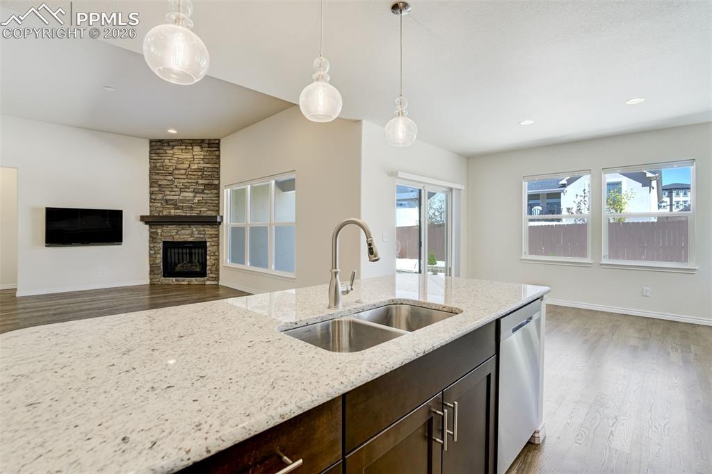 Image 14 of 50: Kitchen