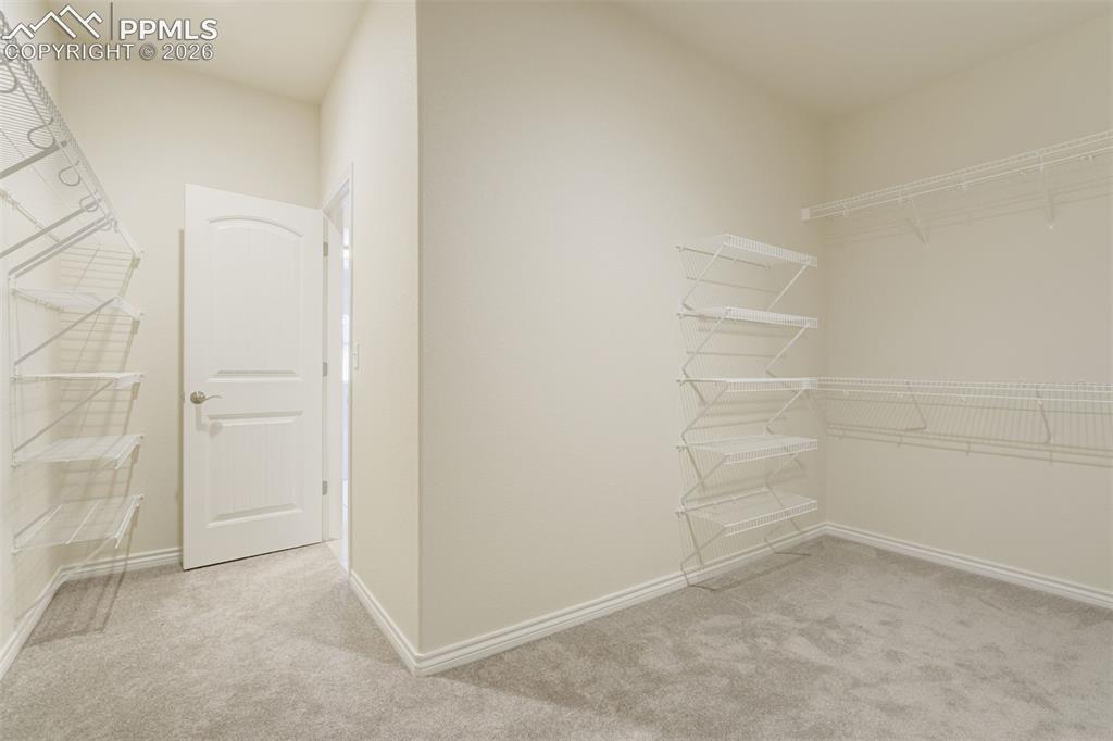 Image 26 of 50: Closet