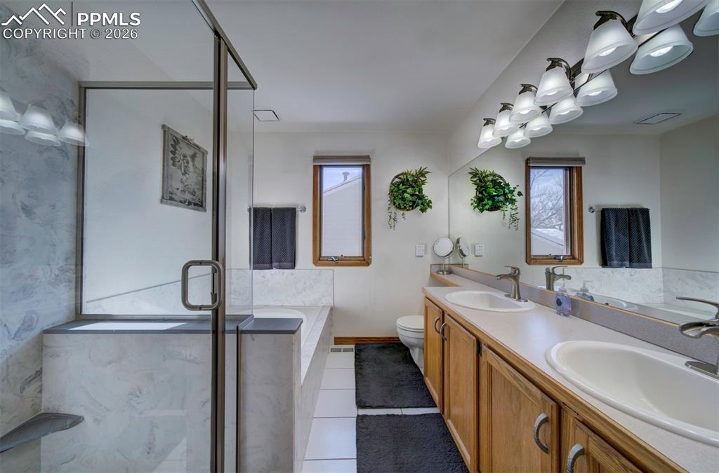 Image 23 of 38: Adjoining 5 piece primary bathroom