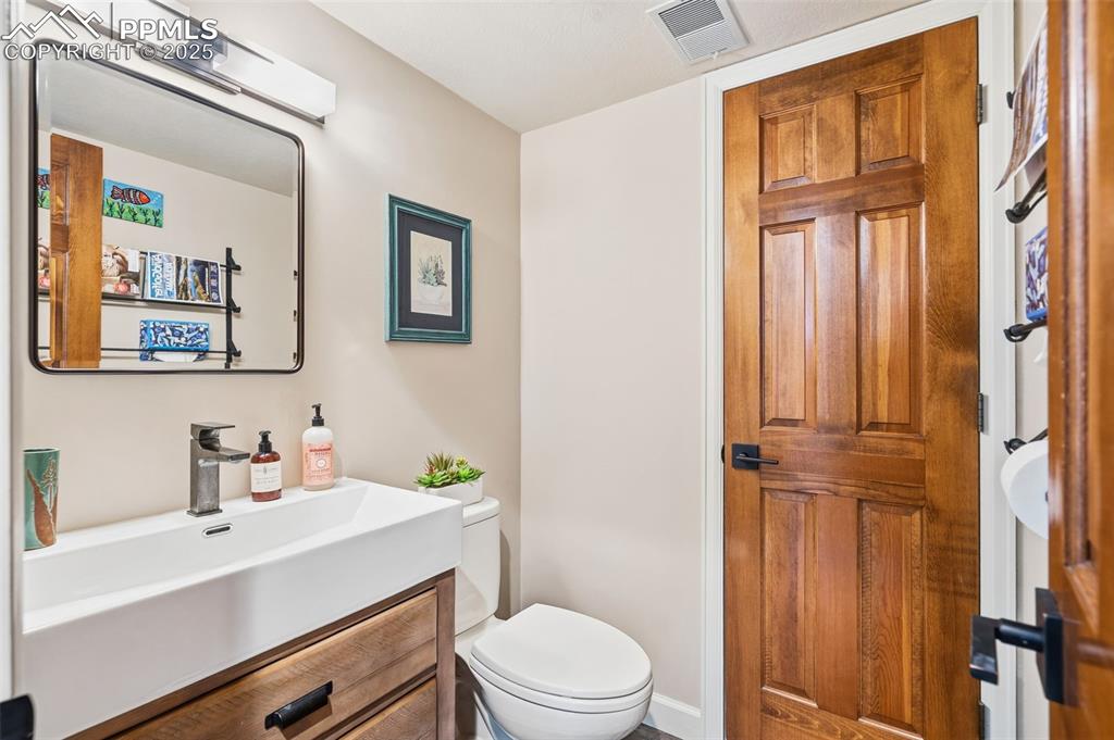 Image 19 of 46: Guest Bathroom on the main floor