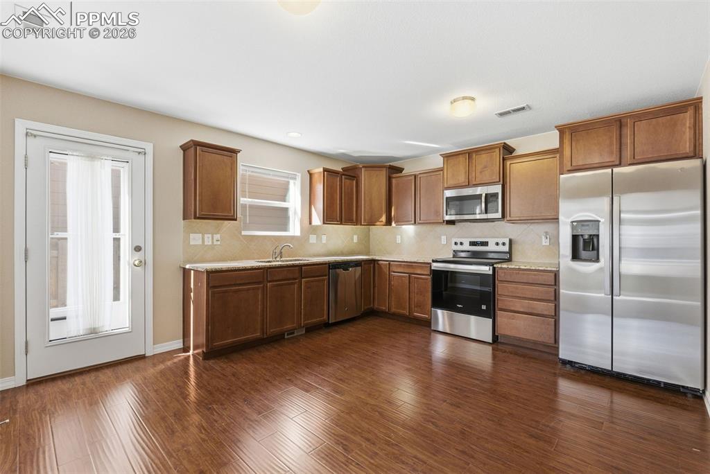 Image 5 of 22: Kitchen