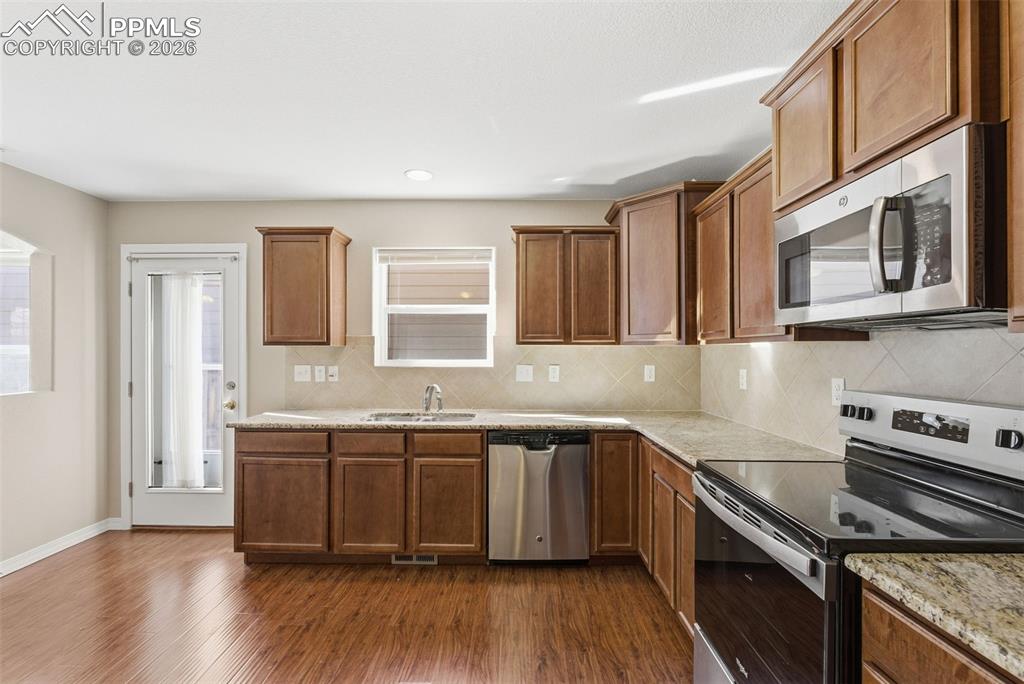 Image 6 of 22: Kitchen