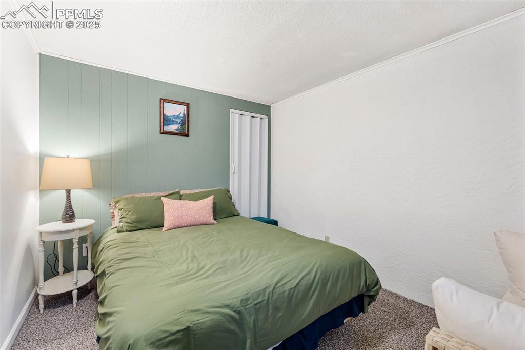 Image 19 of 45: Bedroom