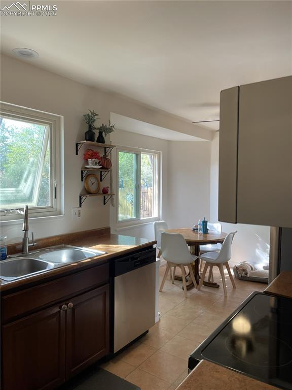 Image 21 of 45: Light, Bright & freshly painted