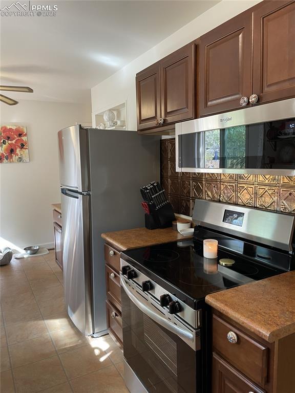 Image 23 of 45: Kitchen