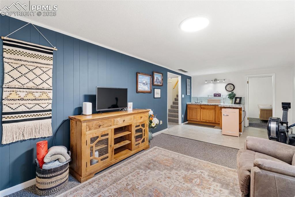 Image 36 of 45: Living Room