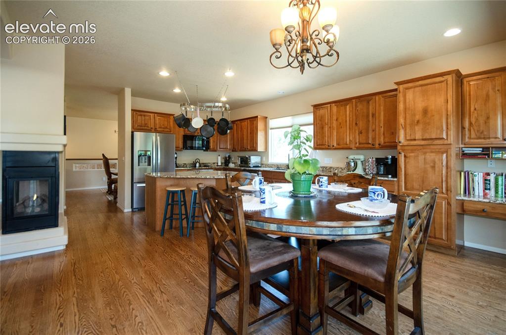 Image 11 of 42: Dining Area