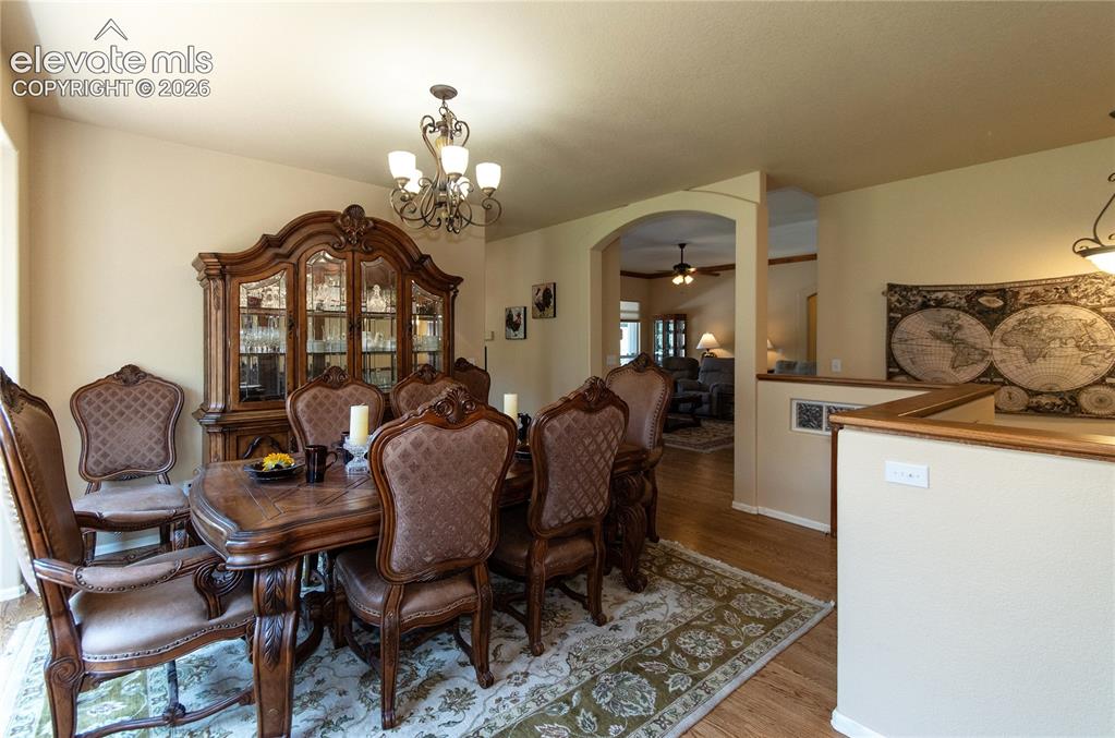 Image 16 of 42: Dining Area