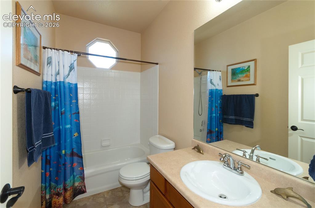 Image 24 of 42: Bathroom
