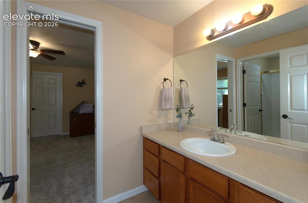 Image 32 of 42: Bathroom
