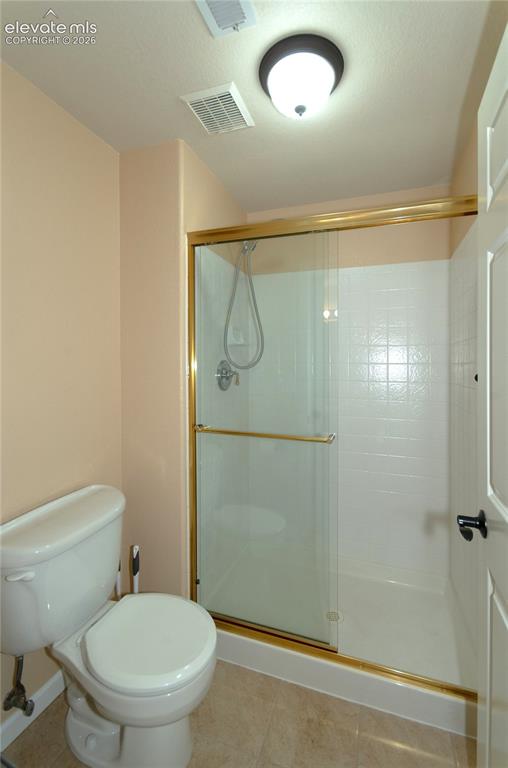 Image 33 of 42: Bathroom