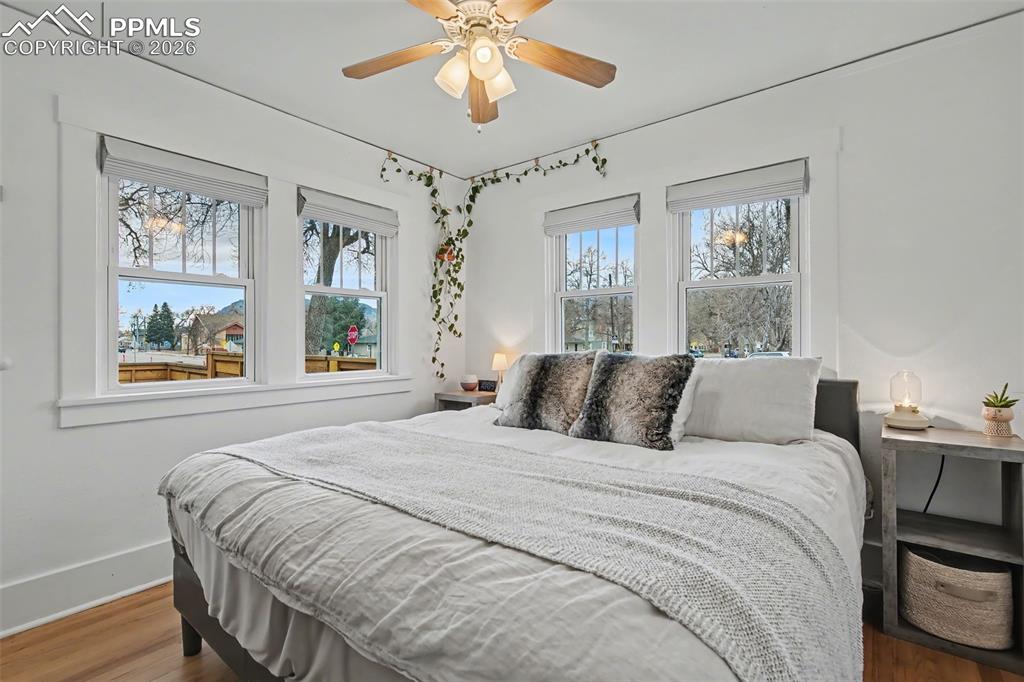 Image 19 of 37: Bedroom