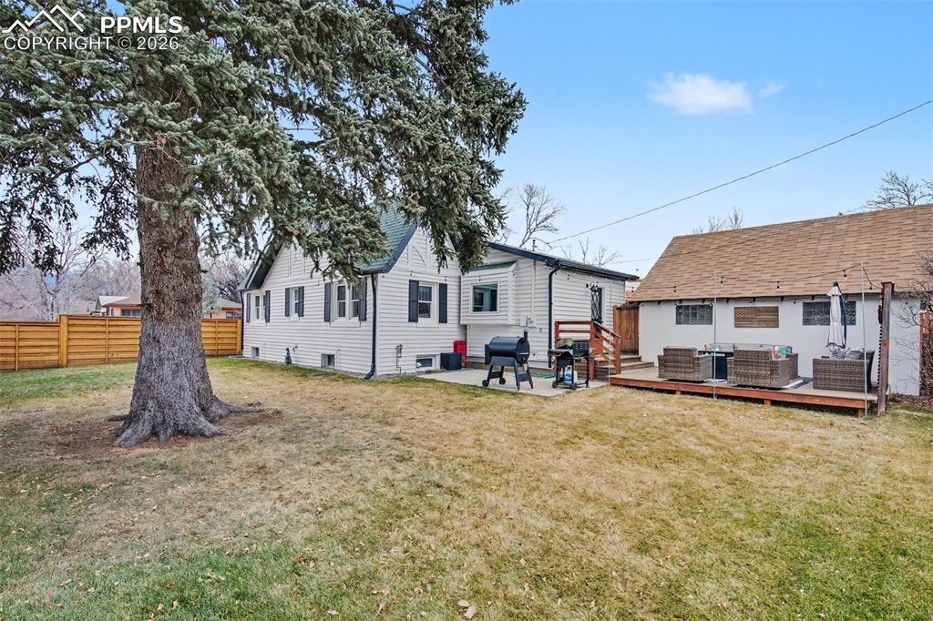 Image 29 of 37: Tranquil Yard