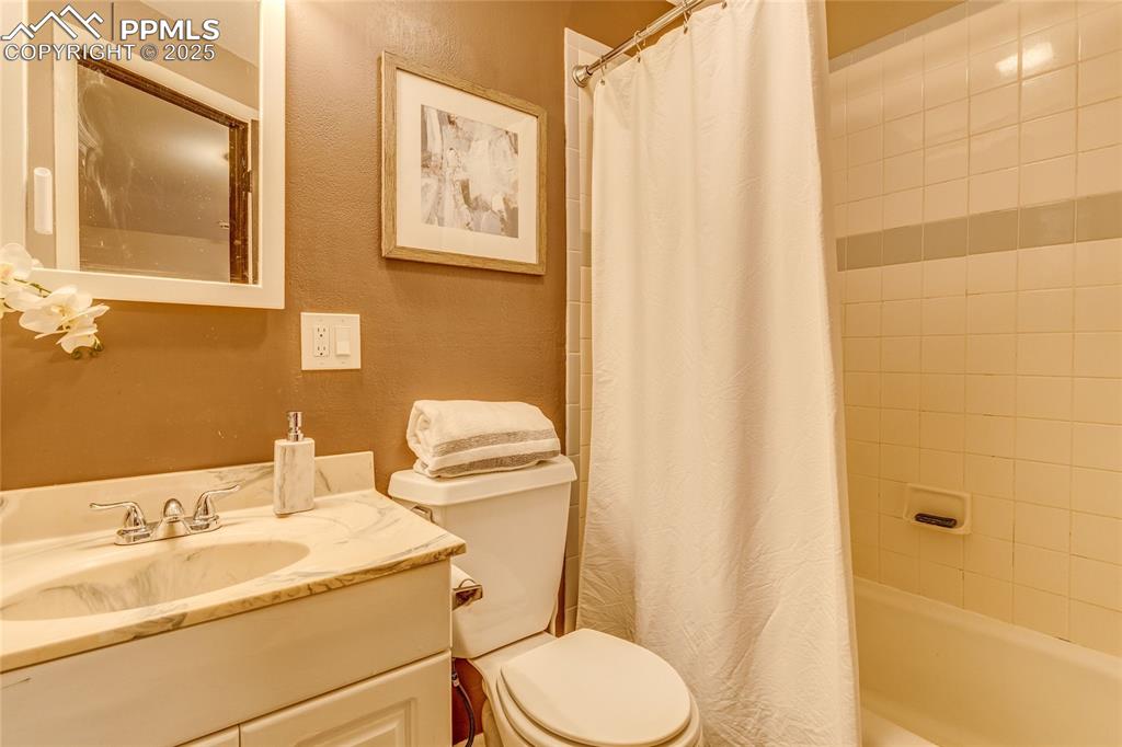 Image 19 of 31: Basement full bath with vanity, toilet, shower / bath combo