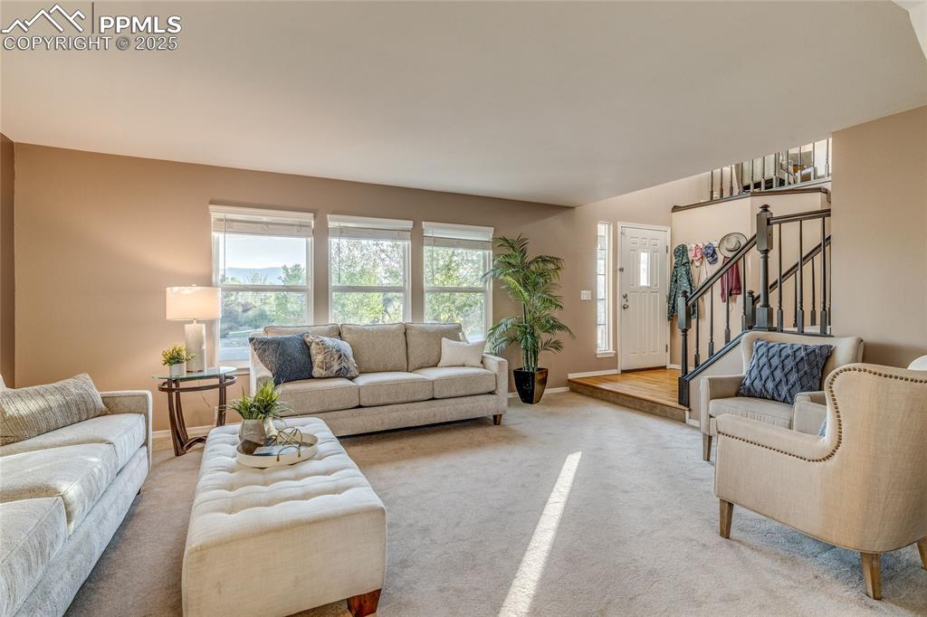 Image 3 of 31: Enter into the home into this beautiful large Livingroom