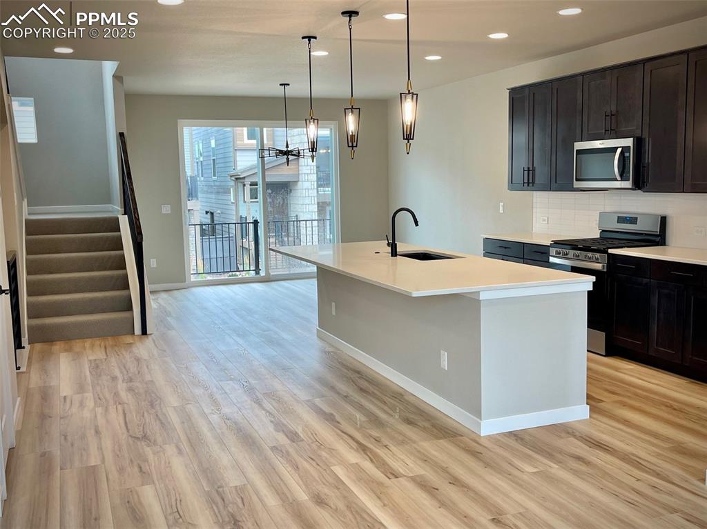 Image 3 of 33: Kitchen