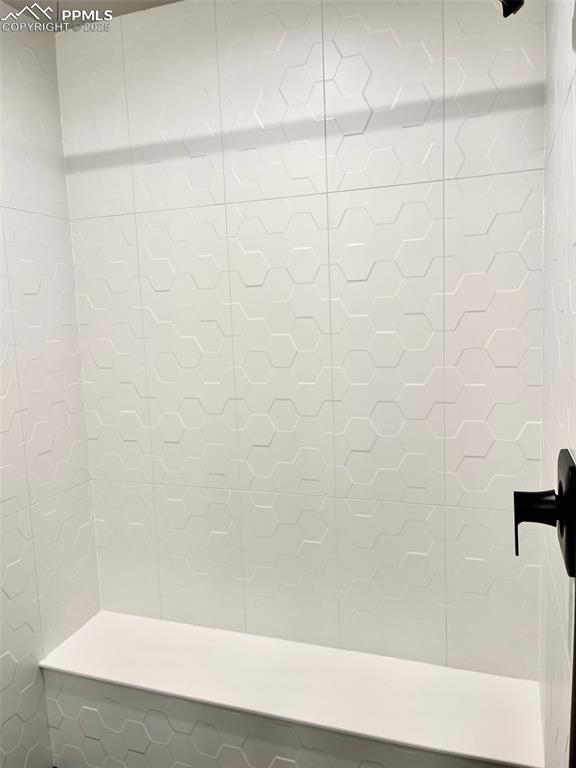 Image 30 of 33: Bathroom