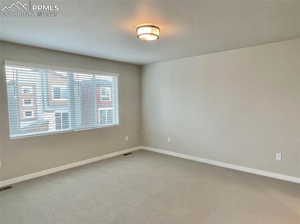 Image 31 of 33: Bedroom