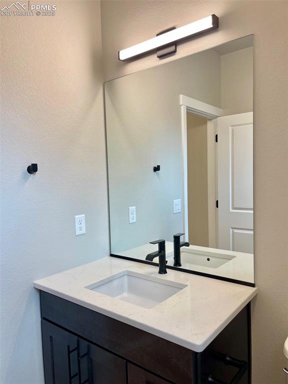 Image 32 of 33: Bathroom