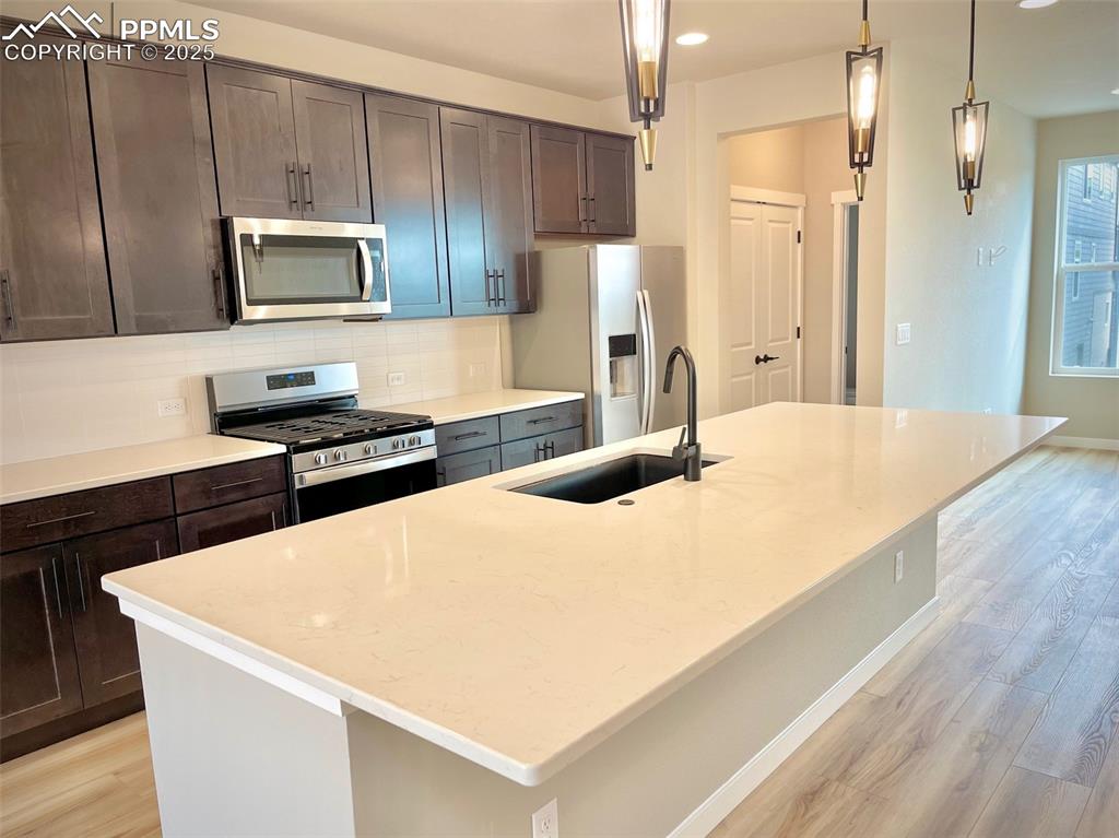 Image 6 of 33: Kitchen