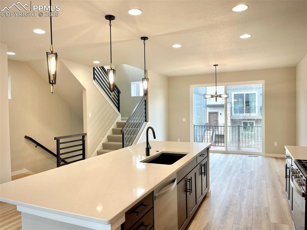 Image 8 of 33: Kitchen