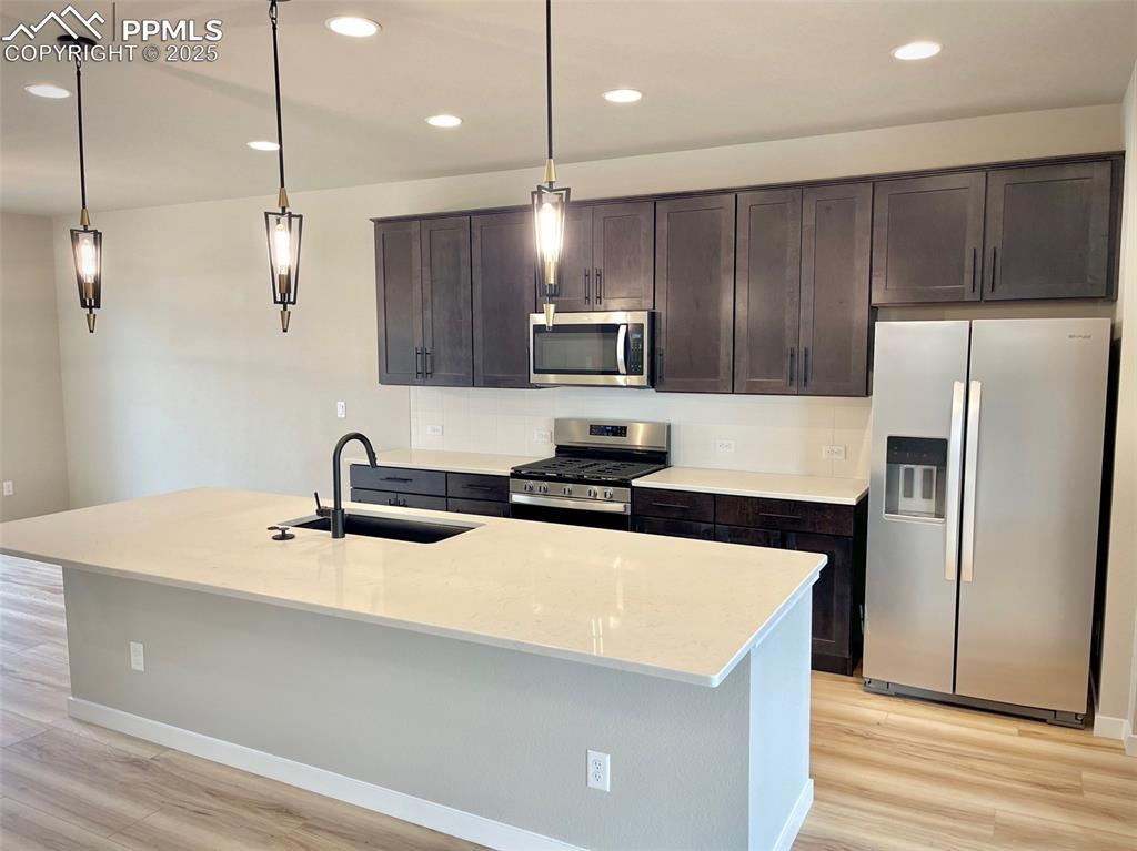 Image 9 of 33: Kitchen