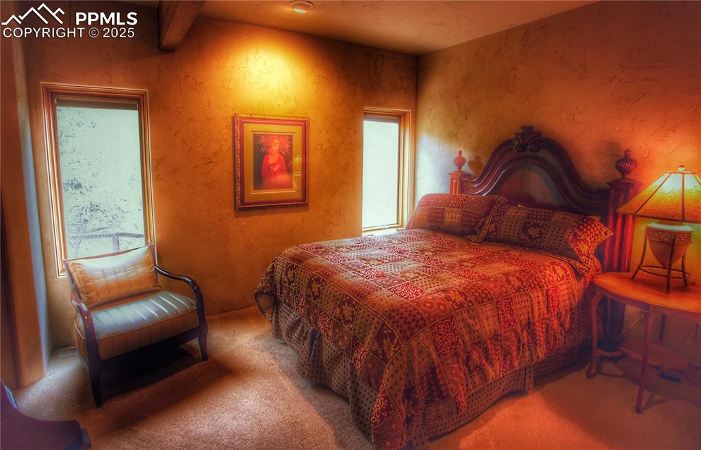 Image 15 of 20: additional bedrm with carpet