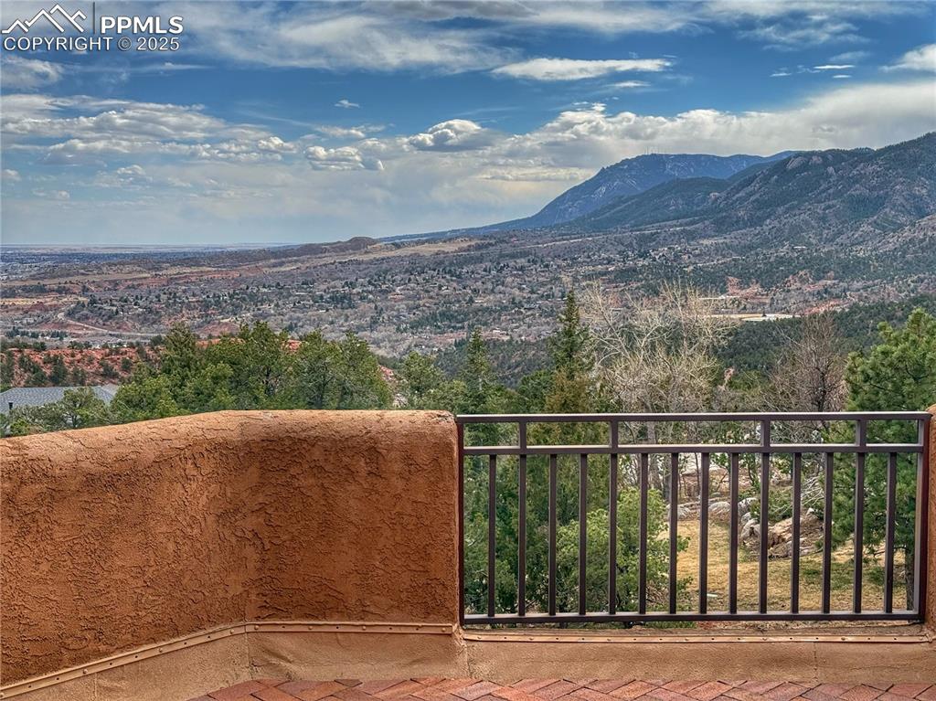 Image 18 of 20: Mountain view