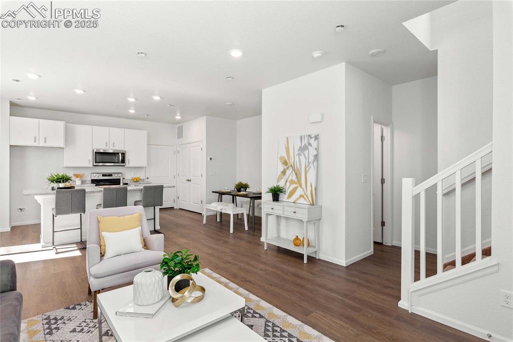 Image 7 of 28: Photos of model home