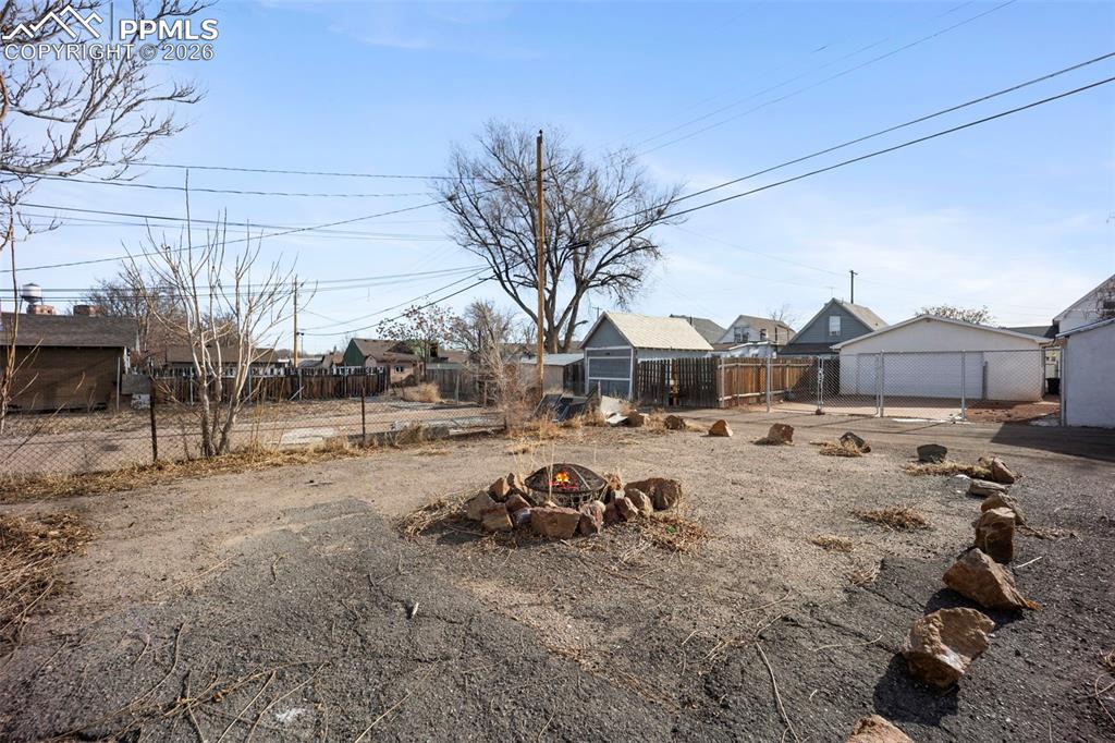 Image 37 of 49: Yard