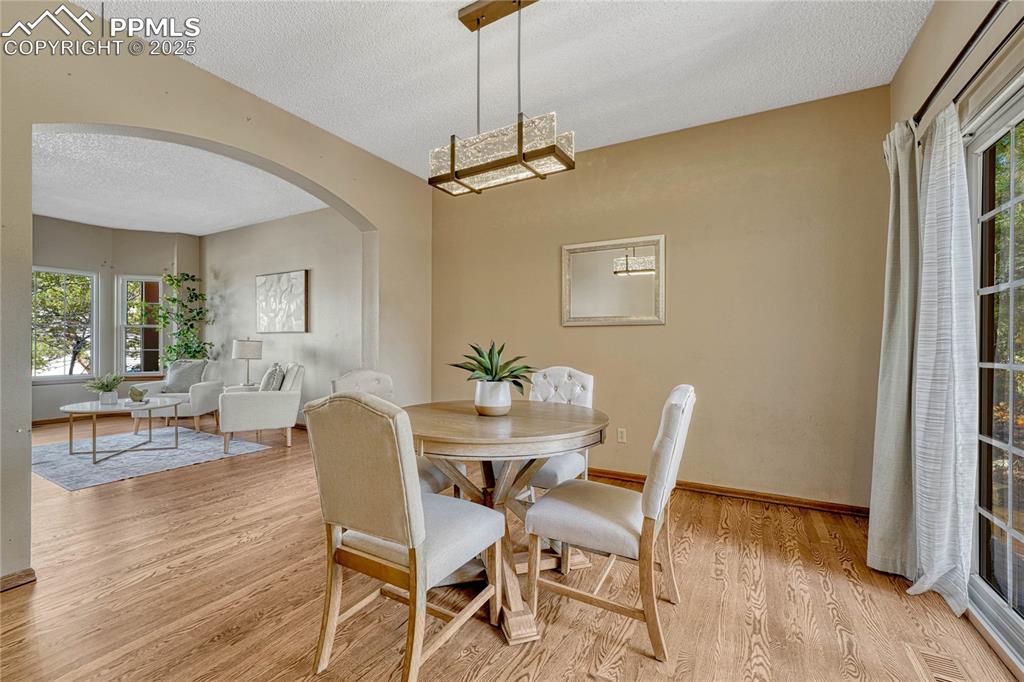 Image 23 of 48: Dining room