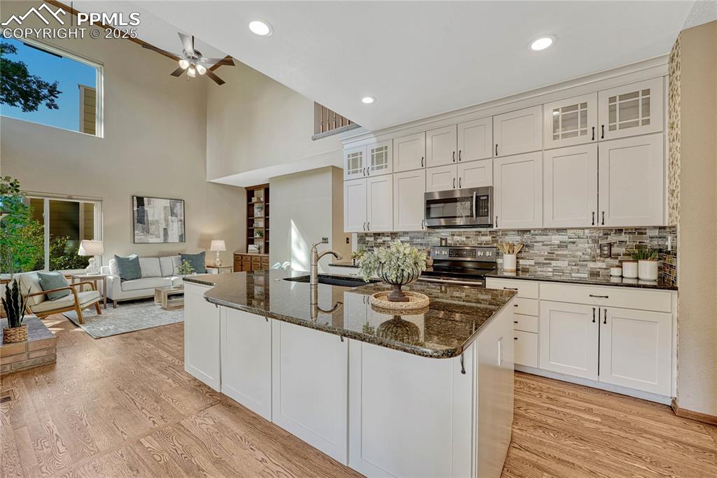 Image 6 of 48: Large island, hardwood flooring, and recessed lighting