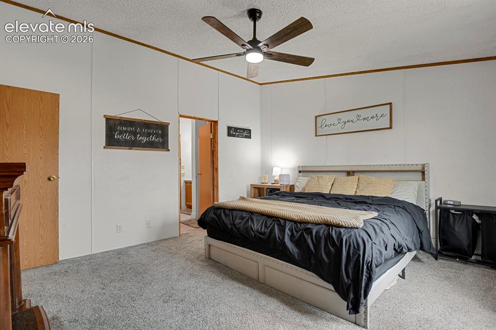 Image 15 of 40: Bedroom