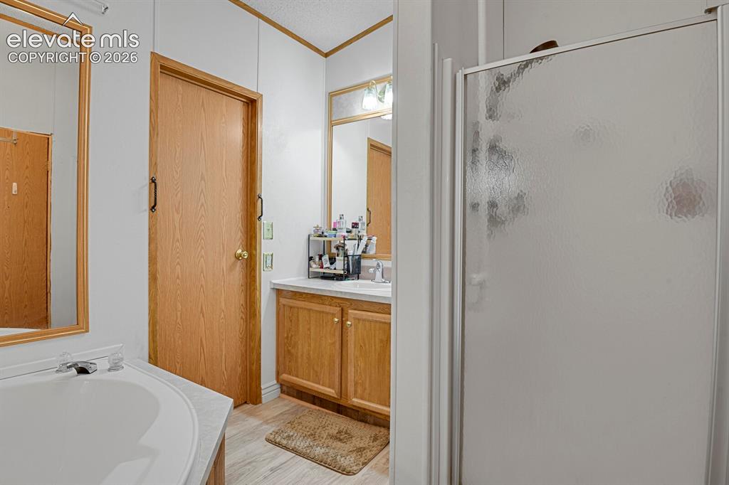 Image 18 of 40: Bathroom
