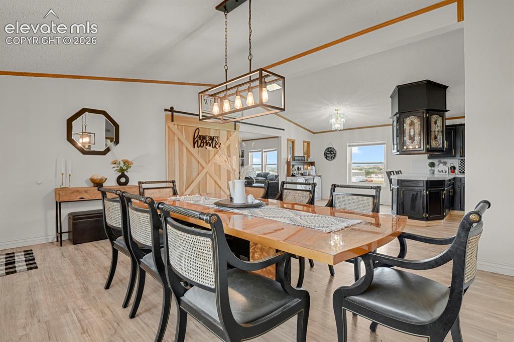 Image 7 of 40: Dining Area